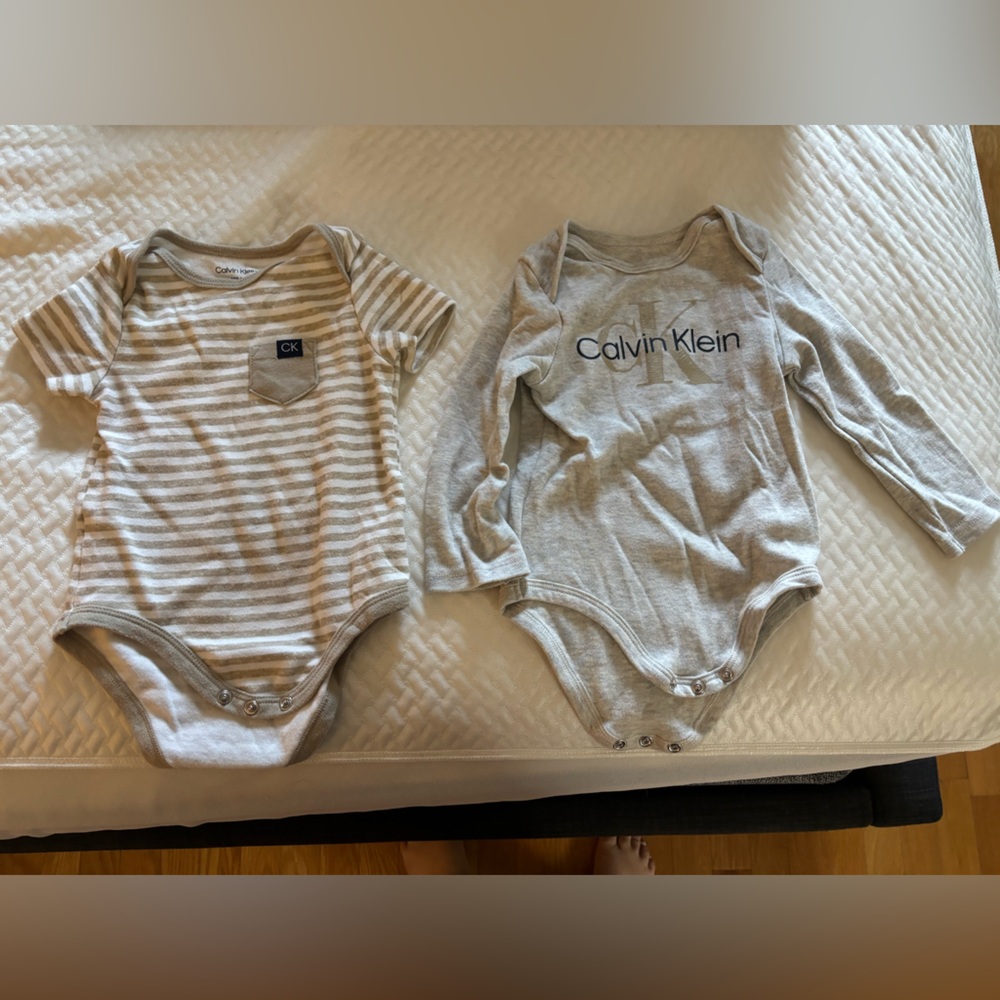 Calvin Klein set of 2 onesies - 12m